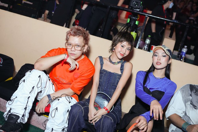 KOSMIK Live Concert: Binz tỏ tình cùng Châu Bùi, 11 nghệ sĩ SpaceSpeakers khép lại đêm diễn vô cùng hoành tráng - Ảnh 21.