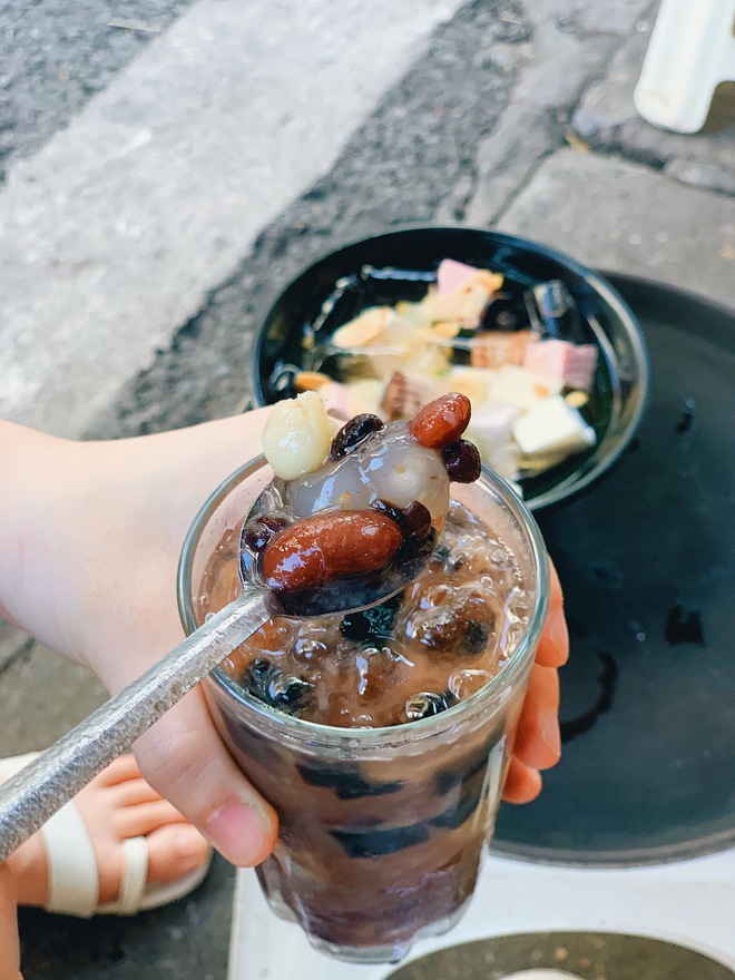 Hàng chè 50 năm tuổi gắn liền với bao thế hệ người dân Thủ đô bây giờ thế nào? - Ảnh 8. Hàng chè 50 năm tuổi gắn liền với bao thế hệ người dân Thủ đô bây giờ thế nào? - Ảnh 8.