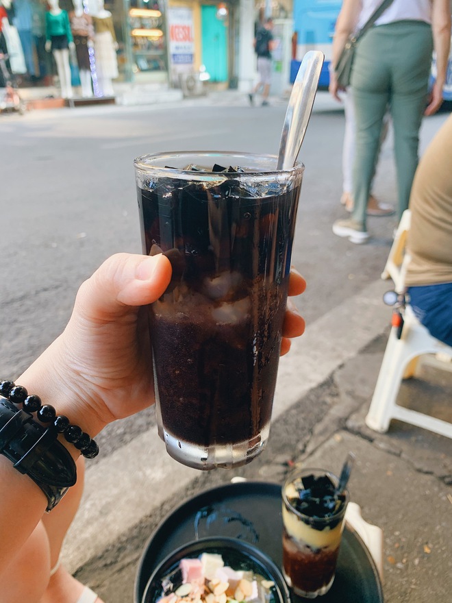Hàng chè 50 năm tuổi gắn liền với bao thế hệ người dân Thủ đô bây giờ thế nào? - Ảnh 7. Hàng chè 50 năm tuổi gắn liền với bao thế hệ người dân Thủ đô bây giờ thế nào? - Ảnh 7.