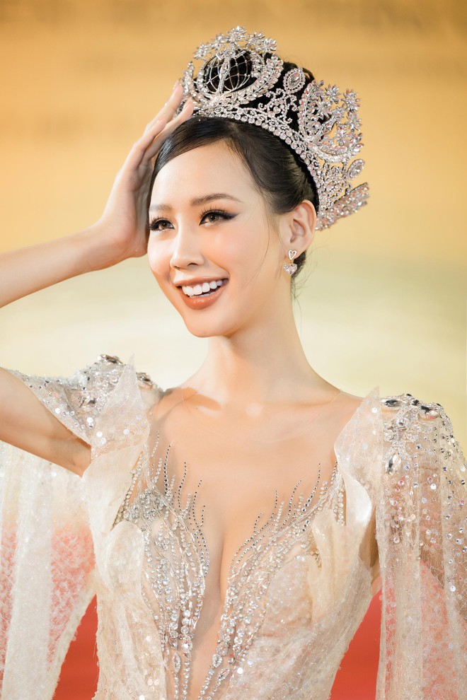 Hoa hậu, Á hậu mặc gợi cảm tại bế mạc LHP Quốc tế Hà Nội - Ảnh 2.