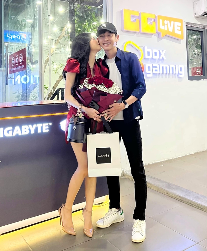 Vừa mới chớm nở, hai cặp đôi hot nhất làng game Việt đã khiến fan ghen tỵ - Ảnh 6.