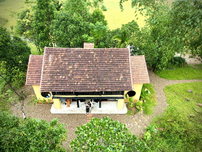 Ngôi nhà nhỏ ở Phú Thọ nằm giữa cánh đồng bao la, gây thích thú với thiết kế theo phong cách xưa - Ảnh 2.