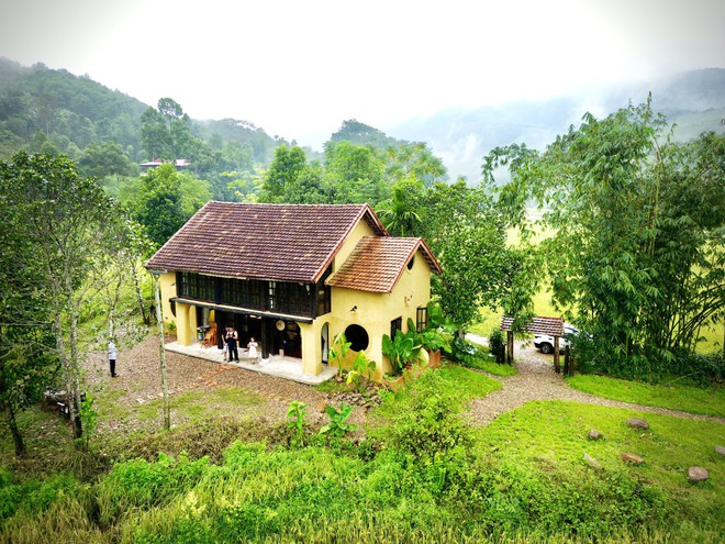Ngôi nhà nhỏ ở Phú Thọ nằm giữa cánh đồng bao la, gây thích thú với thiết kế theo phong cách xưa - Ảnh 1.