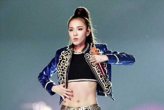 Dara (2NE1) dính nghi án trùng tu vòng 1 vì hình ảnh lột xác bốc lửa? - Ảnh 3.