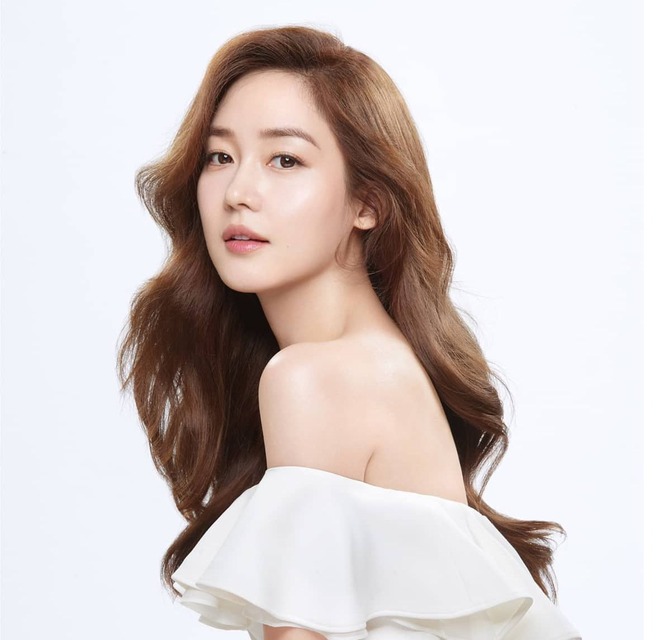 Nữ thần đẹp nhất Kpop Sung Yuri được bạn trai Park Min Young rót 56 tỷ vào công ty riêng? - Ảnh 4.