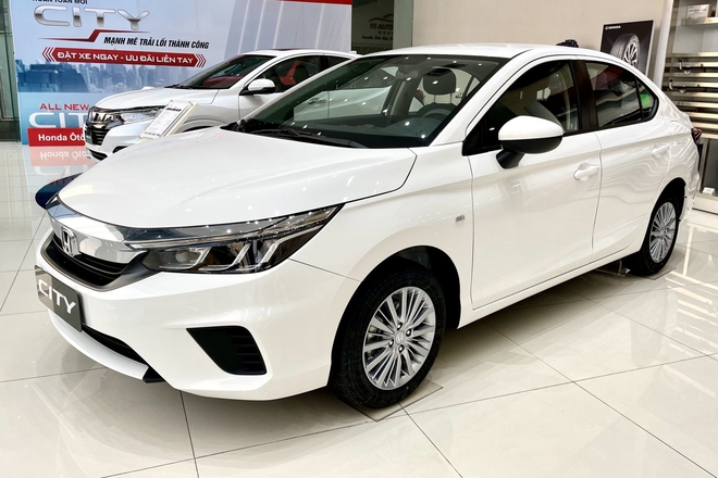 Toyota v&agrave; Mitsubishi tuột dốc doanh số trong th&aacute;ng 10 tại Việt Nam d&ugrave; c&oacute; xe lọt top b&aacute;n chạy - Ảnh 3.