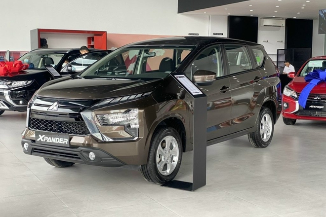 Toyota và Mitsubishi tuột dốc doanh số trong tháng 10 tại Việt Nam dù có xe lọt top bán chạy - Ảnh 2.