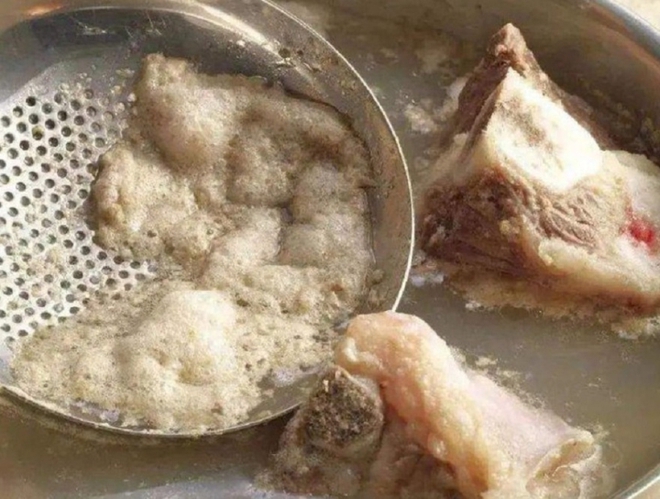 Chuy&ecirc;n gia l&yacute; giải c&oacute; 3 loại bọt cần vớt bỏ, 3 loại n&ecirc;n giữ lại ăn v&igrave; tốt cho sức khỏe - Ảnh 1.