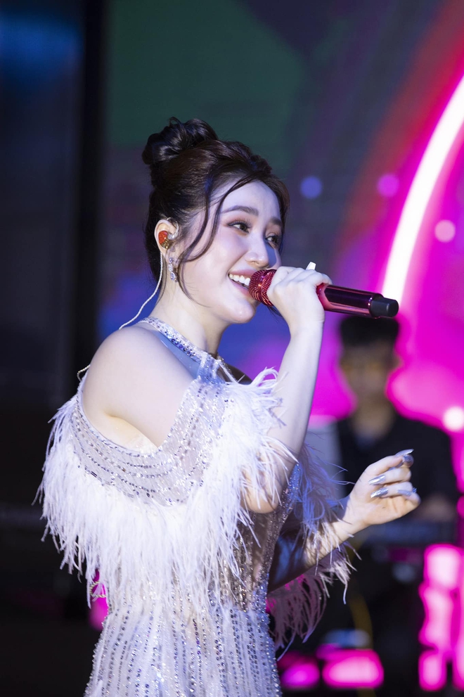 Bảo Thy khẳng định sẽ ngừng diễn ở bar, club - Ảnh 2. Bảo Thy khẳng định sẽ ngừng diễn ở bar, club - Ảnh 2.