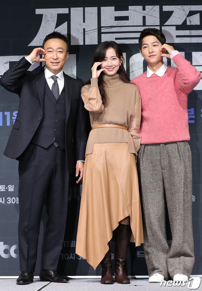 Song Joong Ki sánh đôi bên chị đẹp Shin Hyun Been ra mắt phim mới - Ảnh 1.