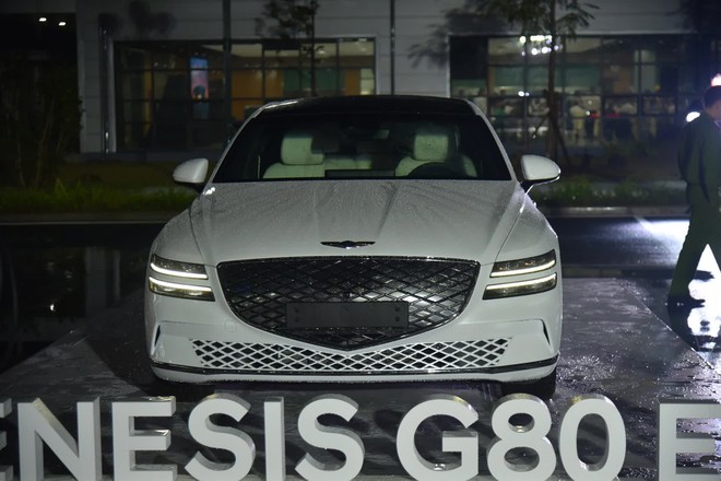 Bộ 3 Genesis độc đáo về Việt Nam: Có xe điện và limousine xịn cạnh tranh Maybach - Ảnh 6.