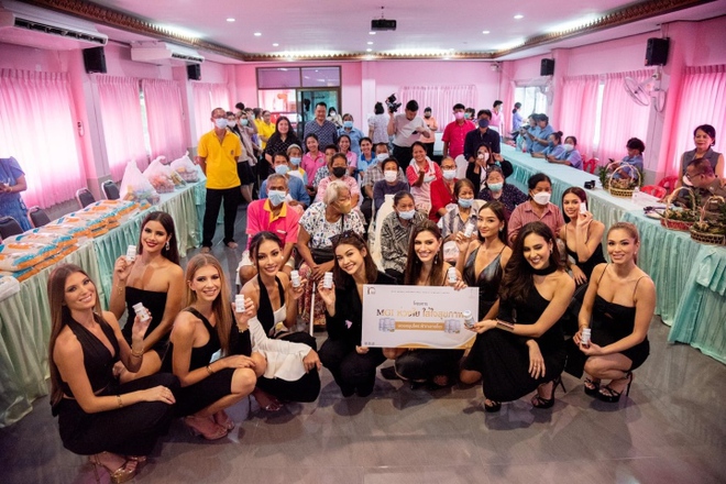 Tranh c&atilde;i chuyện d&agrave;n người đẹp Miss Grand mặc gợi cảm đi từ thiện - Ảnh 5.