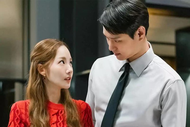 Go Kyung Pyo lột xác sau Hợp Đồng Tình Yêu, hóa sát nhân biến thái trong phim mới đóng cùng Jung Hae In - Ảnh 4.