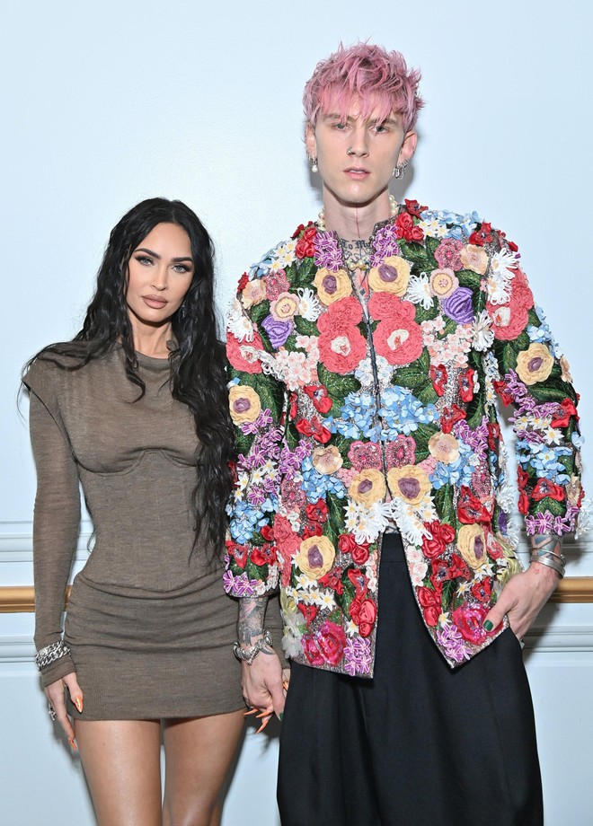 10 lần Megan Fox v&agrave; t&igrave;nh trẻ mặc t&aacute;o bạo - Ảnh 8.
