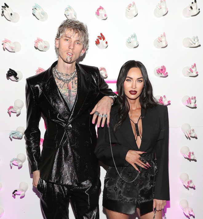 10 lần Megan Fox v&agrave; t&igrave;nh trẻ mặc t&aacute;o bạo - Ảnh 7.