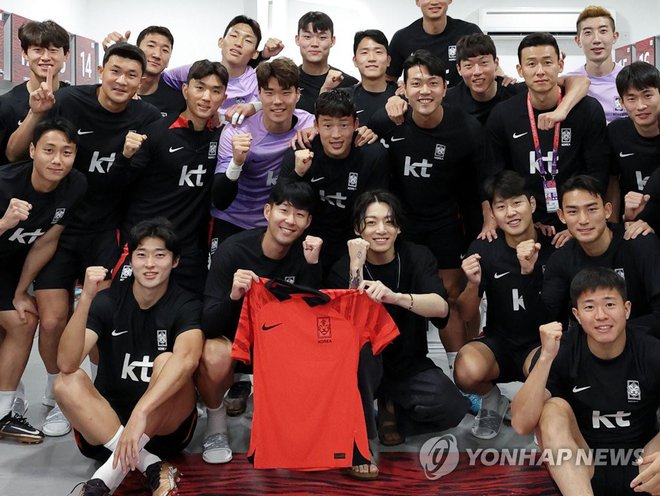 2 niềm tự hào xứ Hàn Jungkook (BTS) - Son Heung Min hội ngộ tại World Cup - Ảnh 2.