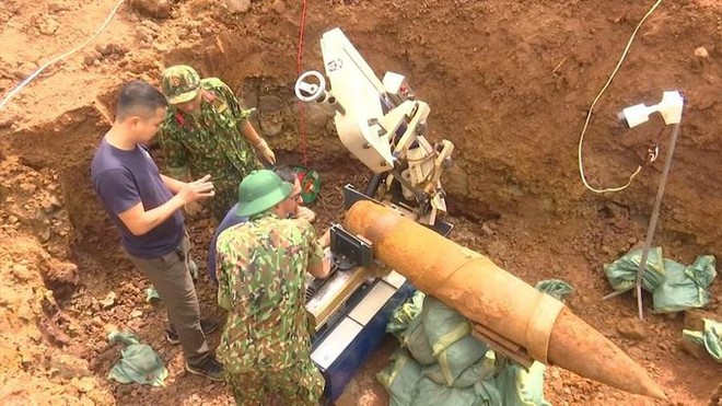 Sơ t&aacute;n d&acirc;n, xử l&yacute; quả bom c&oacute; b&aacute;n k&iacute;nh s&aacute;t thương l&ecirc;n đến 1,5 km - Ảnh 1.