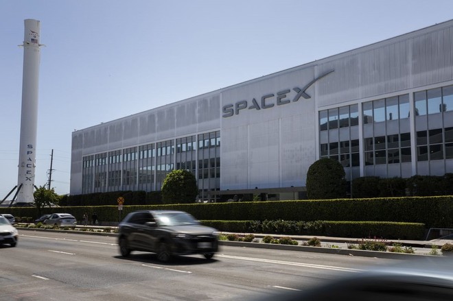 SpaceX sa thải tr&aacute;i ph&eacute;p nh&acirc;n vi&ecirc;n để trả đũa - Ảnh 1.