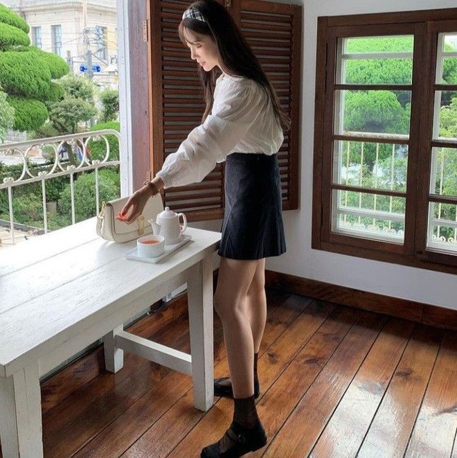 8 cách mặc đẹp cực đơn giản với chân váy dạ của ulzzang Hàn - Ảnh 3.
