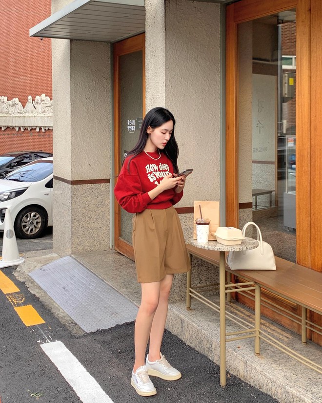 10 c&aacute;ch diện quần short gi&uacute;p style m&ugrave;a đ&ocirc;ng th&ecirc;m ấn tượng - Ảnh 4.
