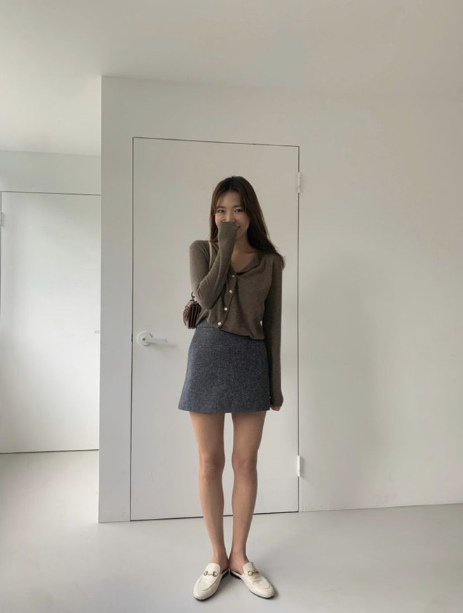 8 cách mặc đẹp cực đơn giản với chân váy dạ của ulzzang Hàn - Ảnh 2.