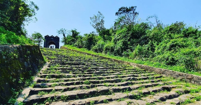 Ngắm đèo Ngang trữ tình ở đời thực, chinh phục “cổng trời” cổ kính trên đỉnh đèo - Ảnh 7.