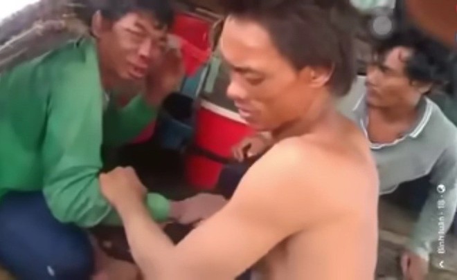C&ocirc;ng an l&agrave;m việc với 3 đối tượng h&agrave;nh hạ d&atilde; man ngư d&acirc;n - Ảnh 2.