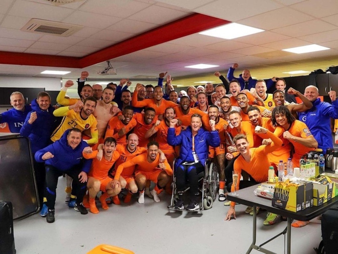 HLV Hà Lan: 25 lần xạ trị, đối mặt tử thần vẫn quyết vô địch World Cup - Ảnh 3.