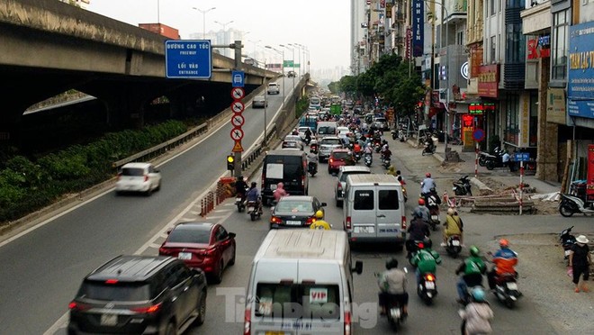 Người Hà Nội ngộp thở vì chôn chân trên đường vành đai 3 từ sáng đến chiều - Ảnh 12.