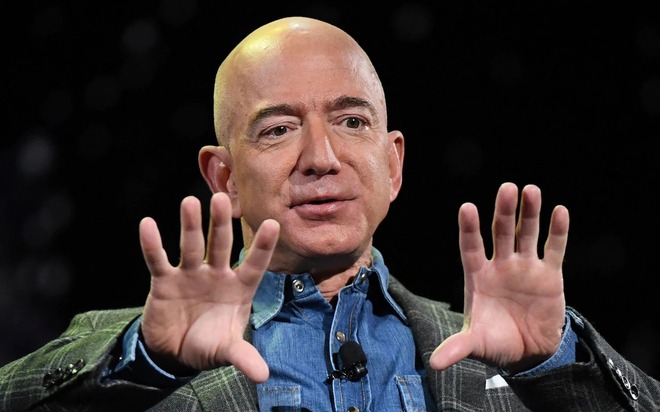 Đừng vội mua TV hay tủ lạnh, tỷ phú Jeff Bezos khuyên nên giữ chặt túi tiền trong mùa giảm giá cuối năm - Ảnh 1.