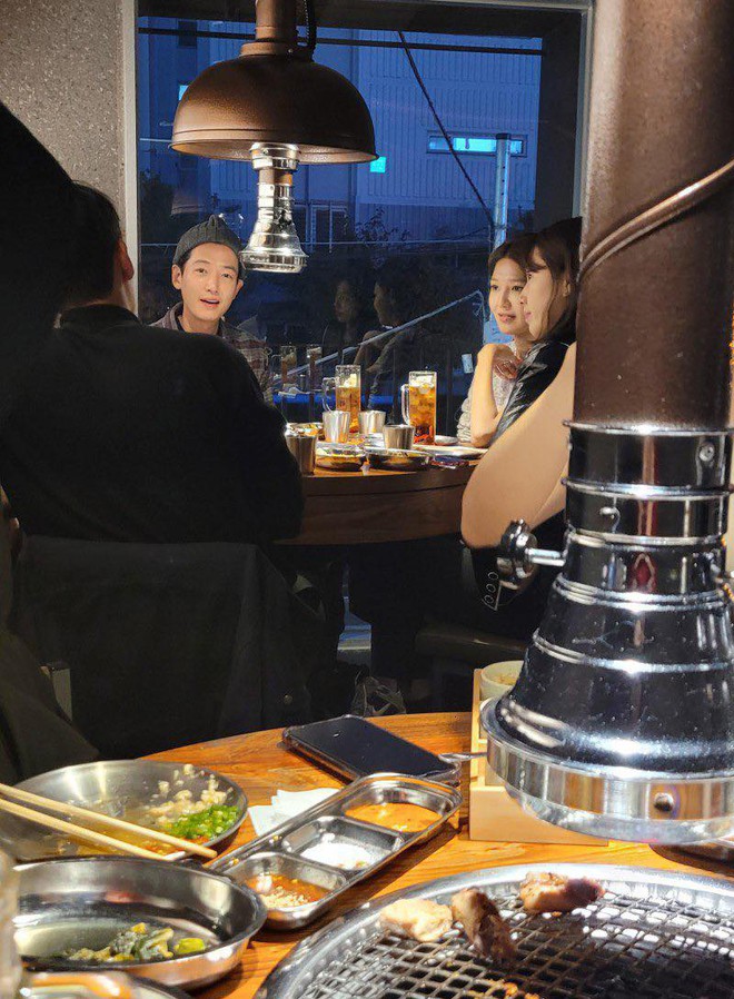 Sooyoung - Jung Kyung Ho hẹn hò với vợ chồng Park Shin Hye, còn lần đầu công khai ảnh chụp chung sau 10 năm yêu - Ảnh 2.