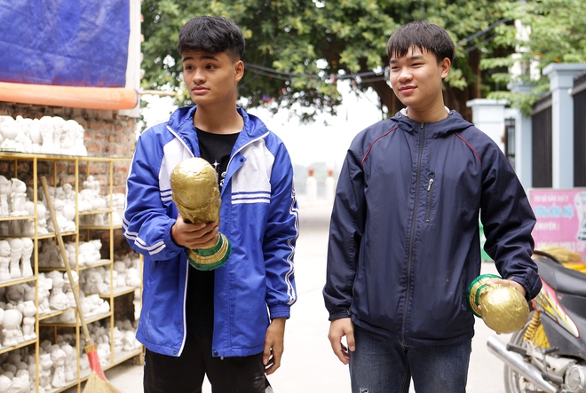 Ảnh: Ngắm những chiếc cúp vàng World Cup made in Việt Nam của nghệ nhân Bát Tràng - Ảnh 5.