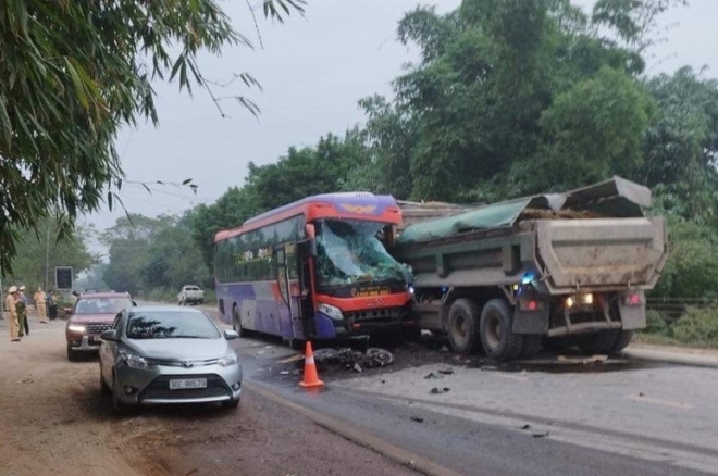 Tai nạn giao thông liên hoàn trên đường Hồ Chí Minh, 2 người chết - Ảnh 1.