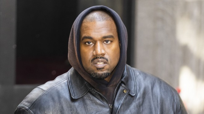 Kanye West bán các thiết kế của Balenciaga, adidas và GAP với giá bèo bọt - Ảnh 2.