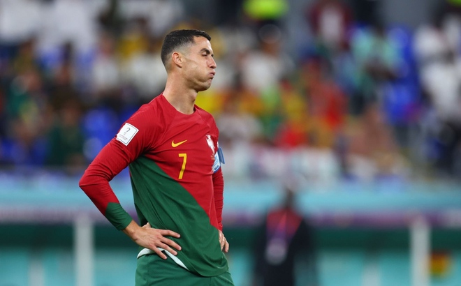 Ronaldo rưng rưng nước mắt hát quốc ca trận Bồ Đào Nha vs Ghana - Ảnh 6.