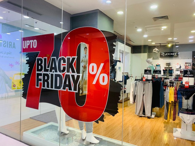 Black Friday: Hàng hiệu đua giảm giá khủng vẫn... ế - Ảnh 5.