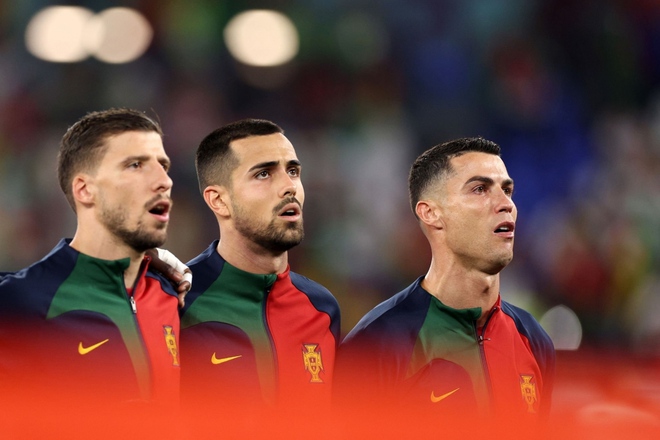 Ronaldo rưng rưng nước mắt hát quốc ca trận Bồ Đào Nha vs Ghana - Ảnh 3.