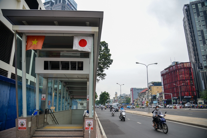 Bên trong nhà ga ngầm đầu tiên hoàn thành 100% của tuyến Metro TP.HCM - Ảnh 1.