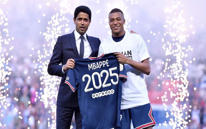 Tuổi 23 của cầu thủ triệu phú Kylian Mbappe:  Cầu thủ được trả lương cao nhất FIFA World Cup 2022, vượt mặt cả Messi lẫn Ronaldo, chi bộn tiền cho đam mê xe cộ, sưu tập giày hàng hiệu - Ảnh 1.