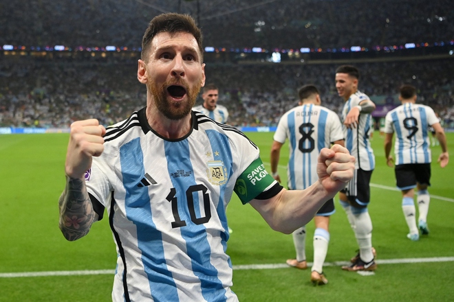 Messi nói gì khi cân bằng thành tích của Maradona? - Ảnh 1.