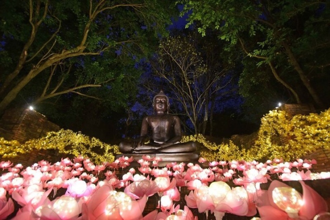 Lạc lối trong không gian lung linh tựa xứ sở thần tiên ở công viên Thái Lan - Ảnh 2.