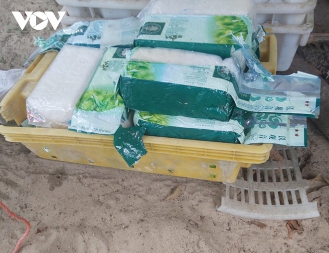 20 gói tinh thể trắng trôi ở biển Quảng Nam là ma túy đá tổng hợp - Ảnh 3.