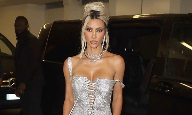 Kim Kardashian kinh hãi khi Kanye West cho nhân viên xem ảnh, clip nhạy cảm - Ảnh 2.