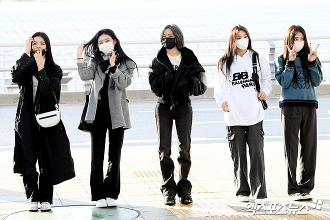 Thời trang sân bay cá tính của 7 nhóm nữ gen 4 - Ảnh 3.