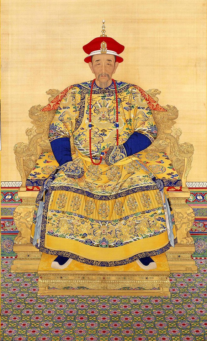 Cách dạy con cực nghiêm khắc của hoàng đế Khang Hy: Đi bộ 5km tới lớp, học đến 16 tiếng/ngày, đọc sách 120 lần mới thôi! - Ảnh 1.