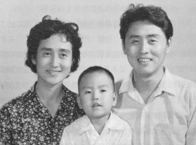 Con trai của Trư B&aacute;t Giới l&uacute;c nhỏ được nu&ocirc;i dạy kh&eacute;o, lớn l&ecirc;n l&agrave;m gi&aacute;m đốc - Ảnh 2.