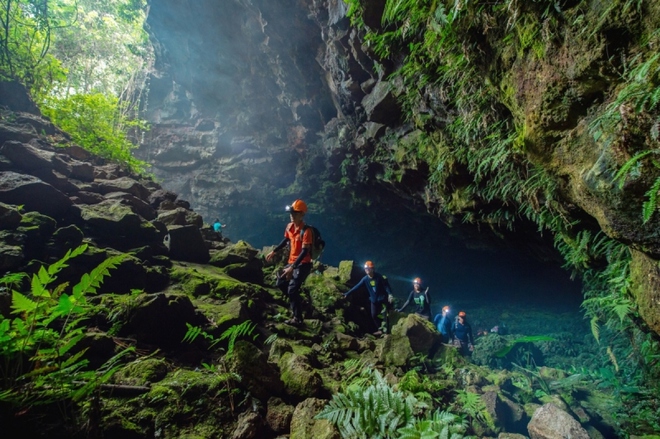 Phát hiện mới về hệ thống hang động núi lửa trong Công viên địa chất toàn cầu UNESCO - Ảnh 1.