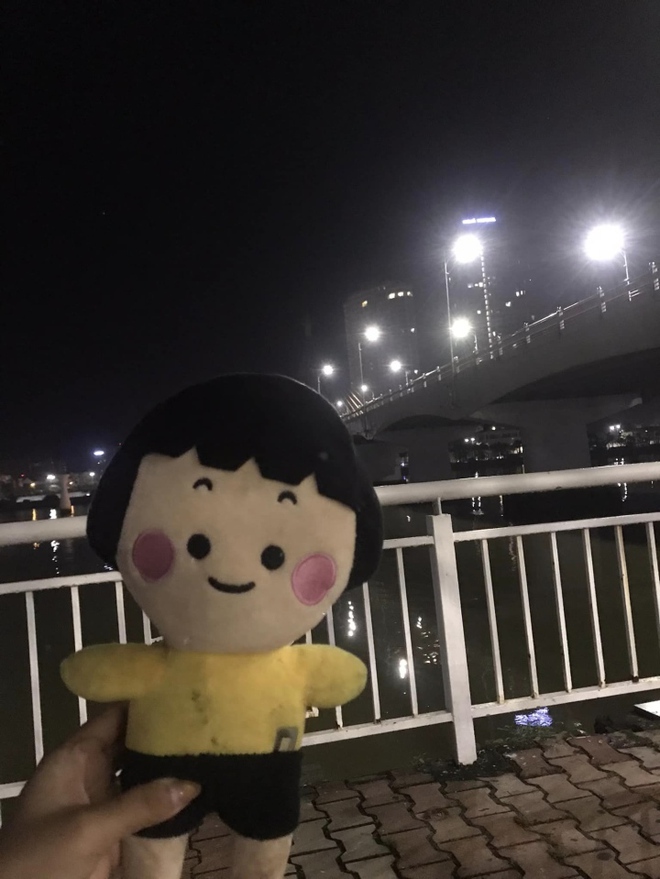 Ra cầu sông Hàn học bài lúc 4 giờ sáng, cô gái gặp phải sự việc không ngờ - Ảnh 2.