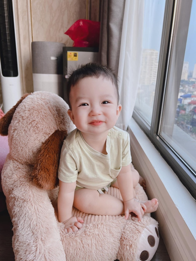 Bằng Kiều khoe loạt ảnh xinh như thi&ecirc;n thần của cậu con trai thứ tư - Ảnh 6.