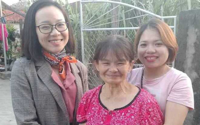 Khoảnh khắc t&igrave;m lại được người th&acirc;n của người phụ nữ sau gần 30 năm lưu lạc - Ảnh 1.